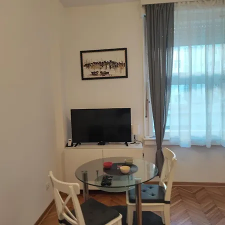 Parlament Center Apartment *